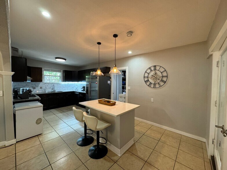 Building Photo - 103 Bernice Dr