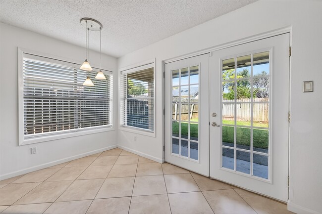 Building Photo - 2307 Brook View Ln