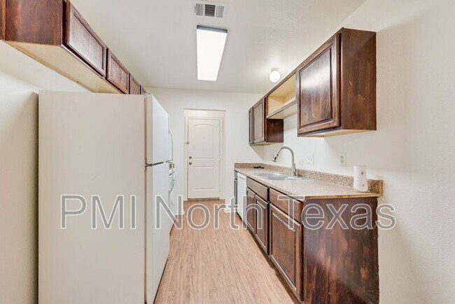 Building Photo - 3008 Prairie Ave