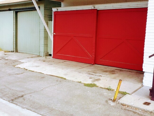 Building Photo - 318 E Colorado Blvd