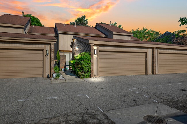 Building Photo - 5353 Wright Way S
