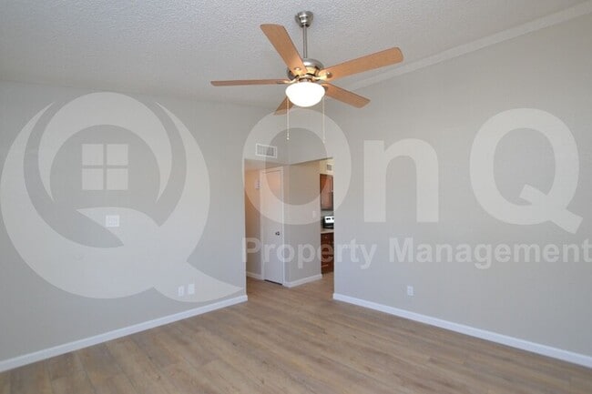 Building Photo - 3107 E Dolphin Ave