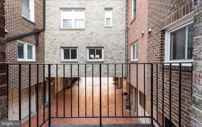 Building Photo - 1527 N Colonial Terrace