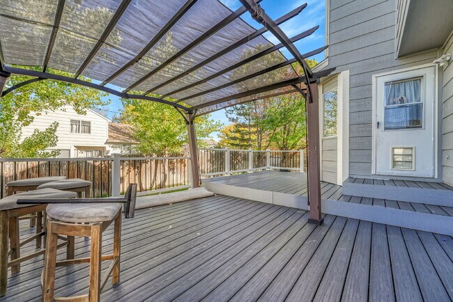 Building Photo - $3,250.00 - 5 Bed, 3.5 Bath Home in Aurora with in unit Laundry and Fenced in Yard!