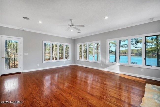 Building Photo - 11 Whisper Lake Dr