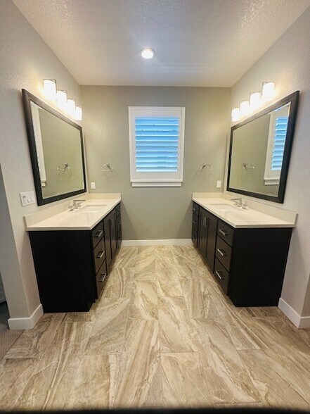 Building Photo - 361 Vinterra Ct