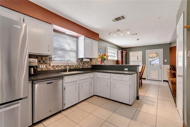 Building Photo - 12718 Covington Trail