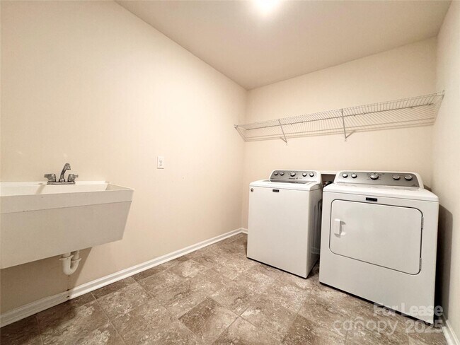 Building Photo - 10428 Honeyfur Ct