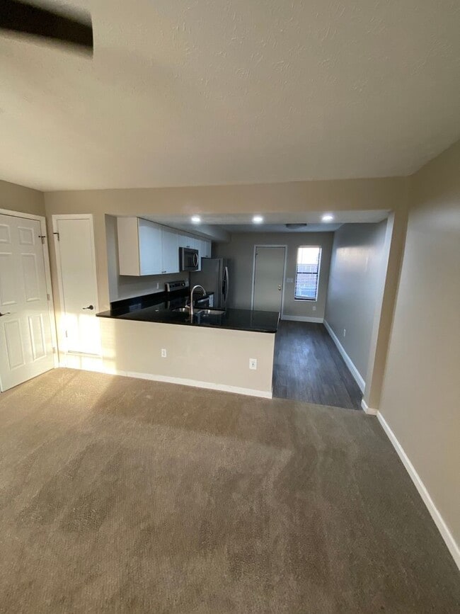 Building Photo - 3243 Summerhill Ln