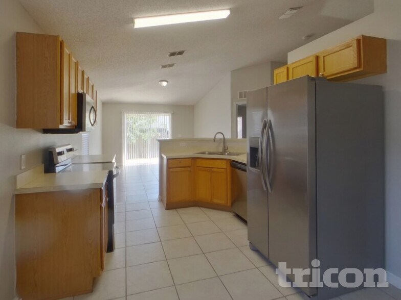 Building Photo - 981 Yellowbird Ave