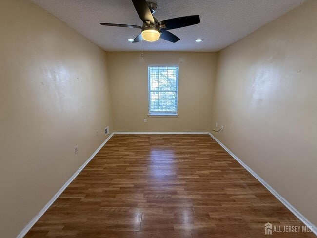 Building Photo - 61 Brighton Way