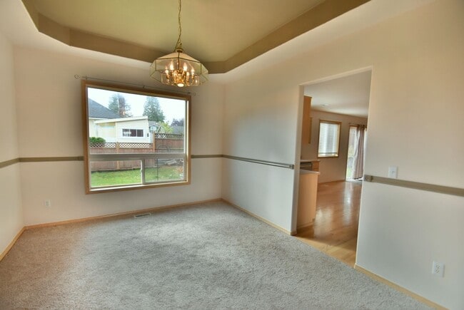 Building Photo - 4Bd/2.5Ba Everett House