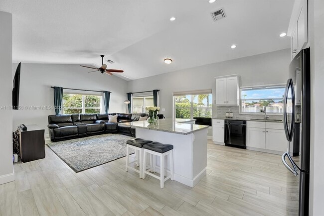 Building Photo - 3833 Cypress Lake Dr