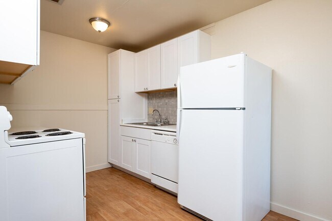 Building Photo - 9230 N Saint Louis Ave