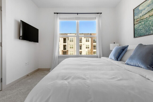 Building Photo - 1301 Leah Ave