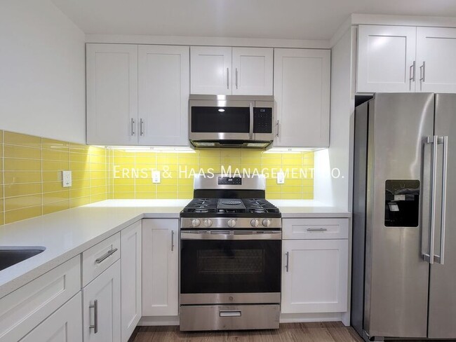 Building Photo - Beautifully Remodeled 2 Bedroom Home with ...