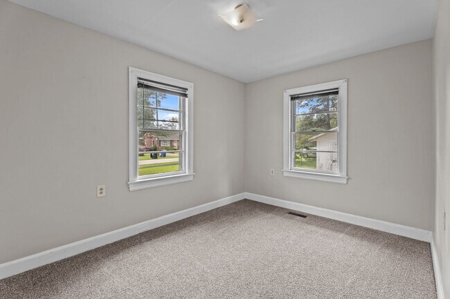 Building Photo - 208 Anderson St