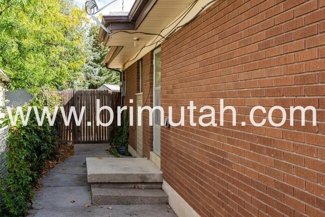 Building Photo - 4467 S Albright Dr