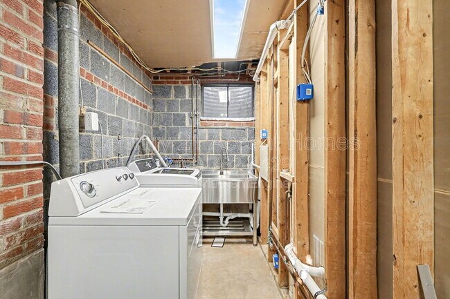 Building Photo - 3107 Valley Ln