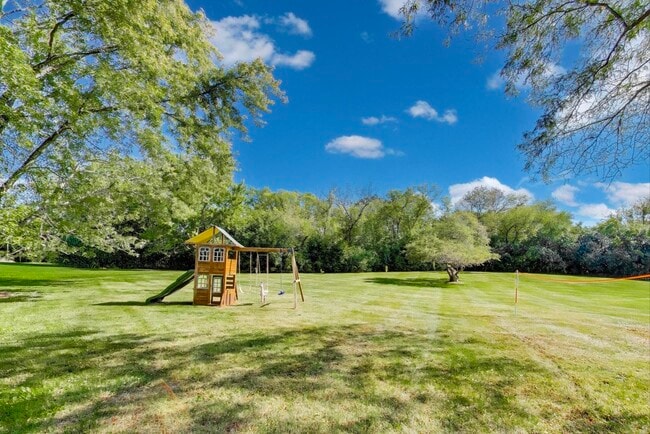 Building Photo - 21301 N Woodland Ave