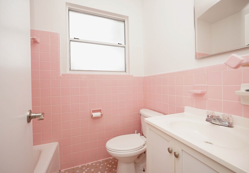 Primary Bathroom - 62 Meigs Dr