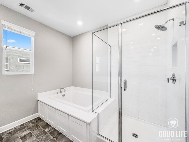 Building Photo - Beautiful 4BD/4BA Townhouse in Otay Ranch ...