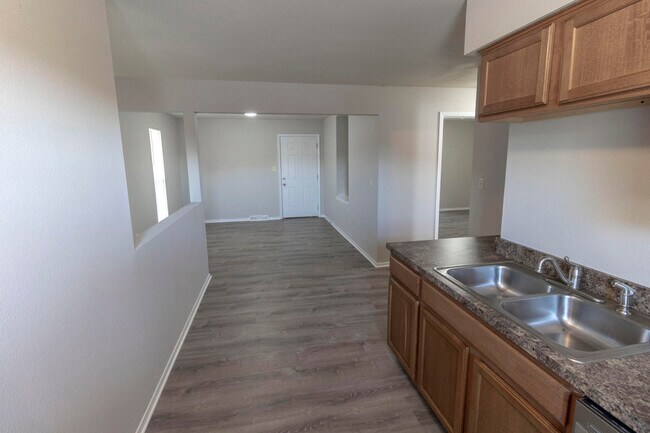 Building Photo - 319 West Blvd N