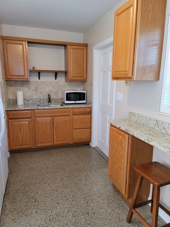 Building Photo - Charm + Plenty of Storage Space-Make this Temple Terrace House A Home!