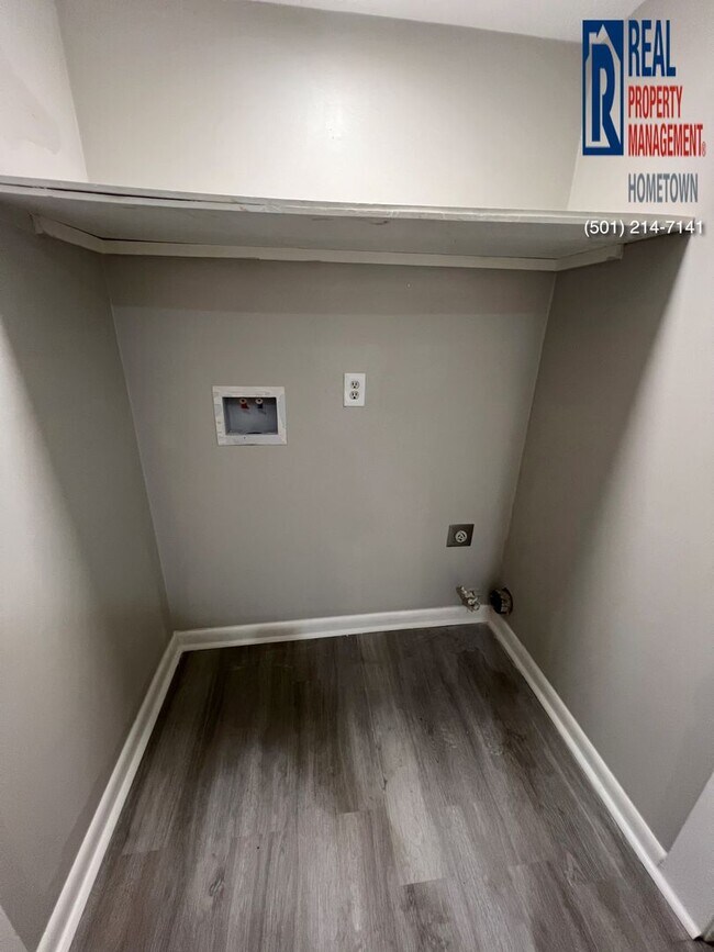 Building Photo - 6901 Archwood Dr