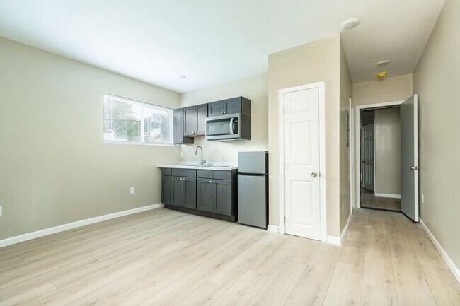 Building Photo - 104 S 51st St