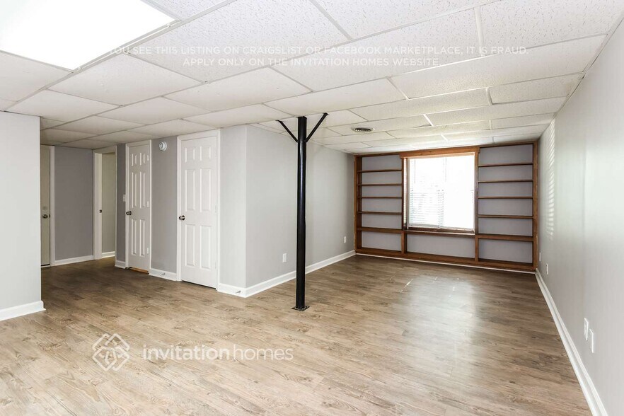 Building Photo - 900 Barros Cir