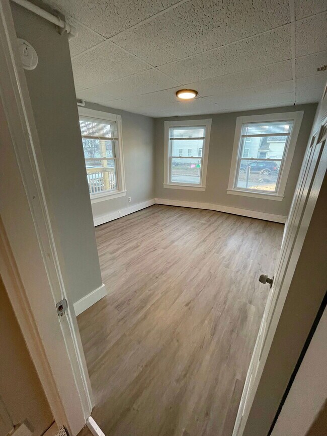 Building Photo - 541 Pine St