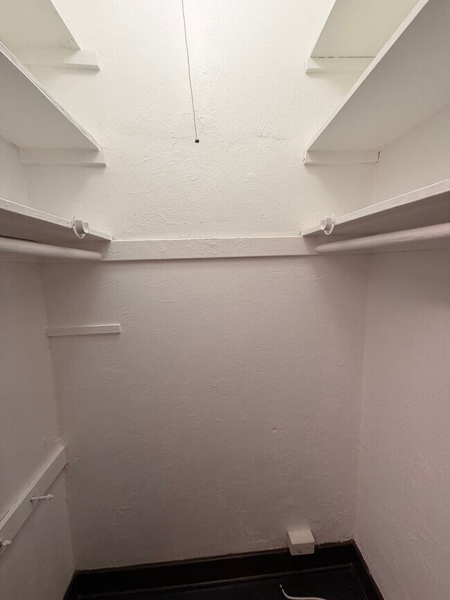 Building Photo - Historic 1BD in The Sovereign | New Appliances | Rooftop Access | Pet Friendly *$1,000.00 Off One...