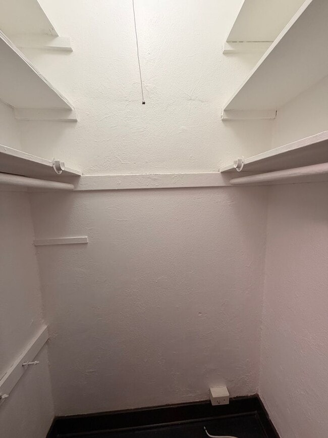 Building Photo - Historic 1BD in The Sovereign | New Appliances | Rooftop Access | Pet Friendly