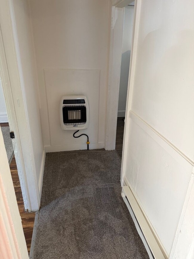 Building Photo - 1 Bedroom, 1 Bath First-Floor Apartment with Porch & Private Entrance
