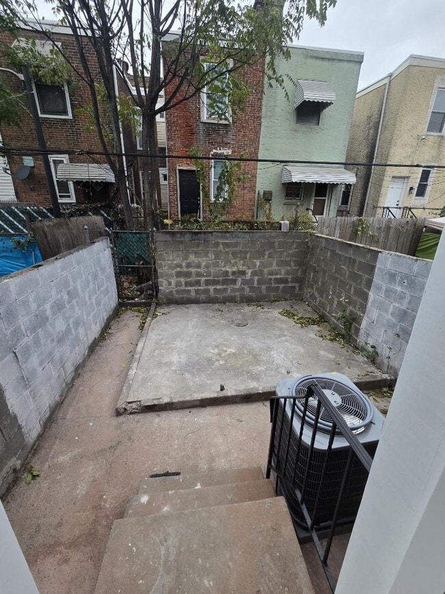 Building Photo - 2936 Tulip St