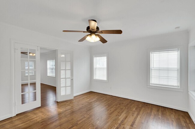 Building Photo - Bluebonnet Circle Charmer