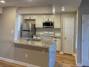 Building Photo - 8101 W Flamingo Rd