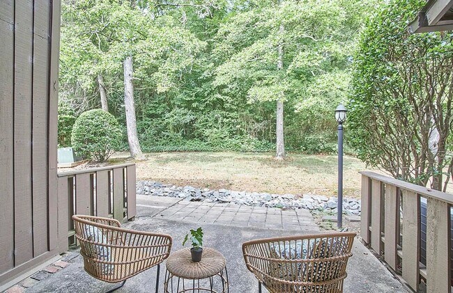 Building Photo - Mid-Century Modern Gem: Renovated 2BR Loft with Pool & Private Patio