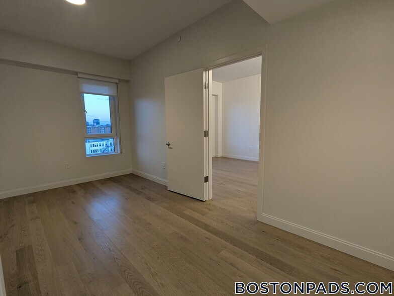 Building Photo - 55 Brighton Ave