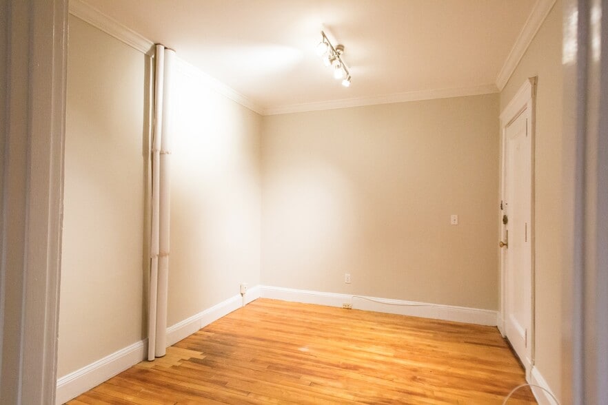 Building Photo - 176 Winthrop Rd