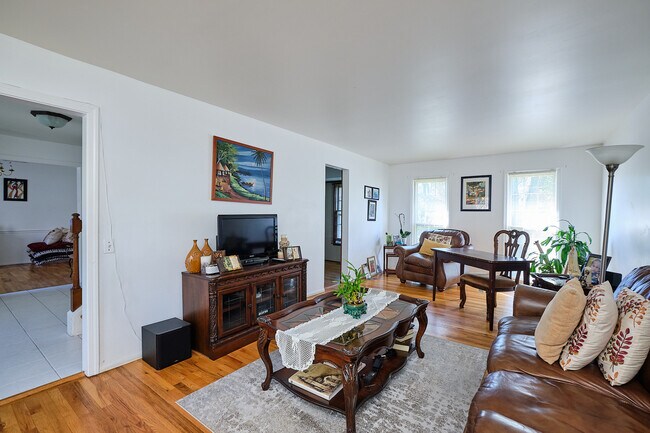 Building Photo - 9124 Orchard Brook Dr