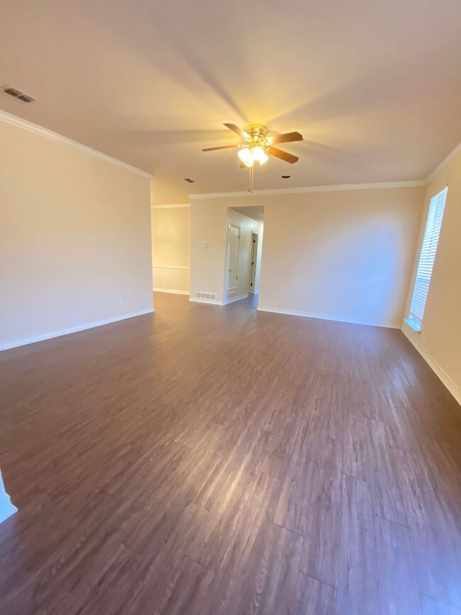 Building Photo - 1214 Lindsey Ln