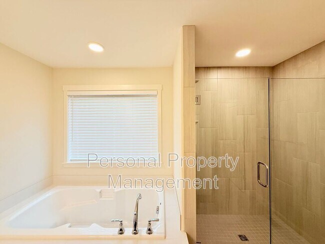 Building Photo - 8105 NE 167th Ave