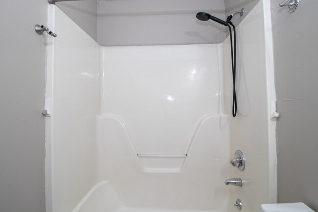 Building Photo - 131 Lillian Dr