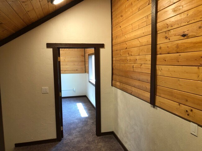 Building Photo - 2660 Edison St