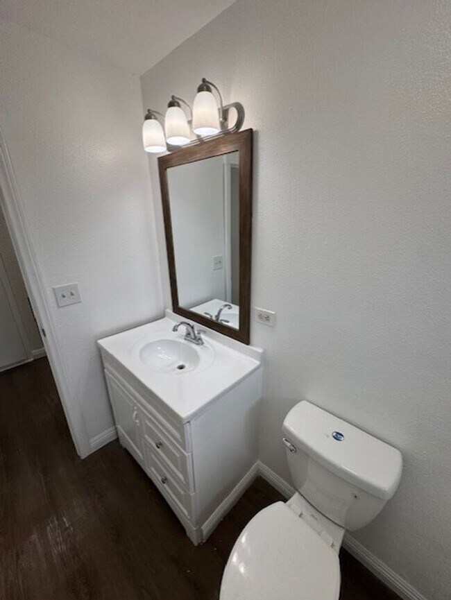 Building Photo - 2425 W Cameron St