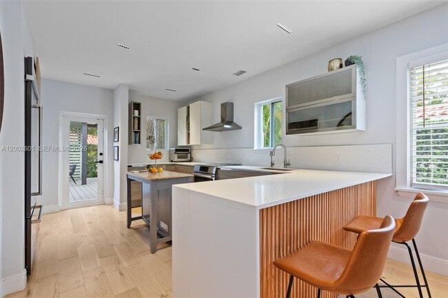 Building Photo - 1502 El Rado St