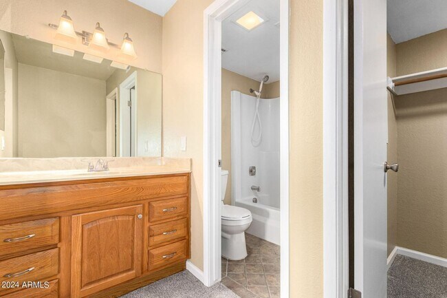 Building Photo - $500 OFF!!!!  at MOVE-IN -GREAT LOCATION -...