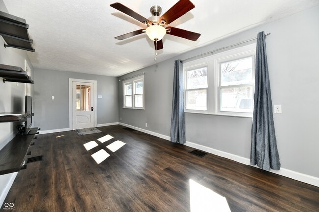 Building Photo - 6186 Evanston Ave